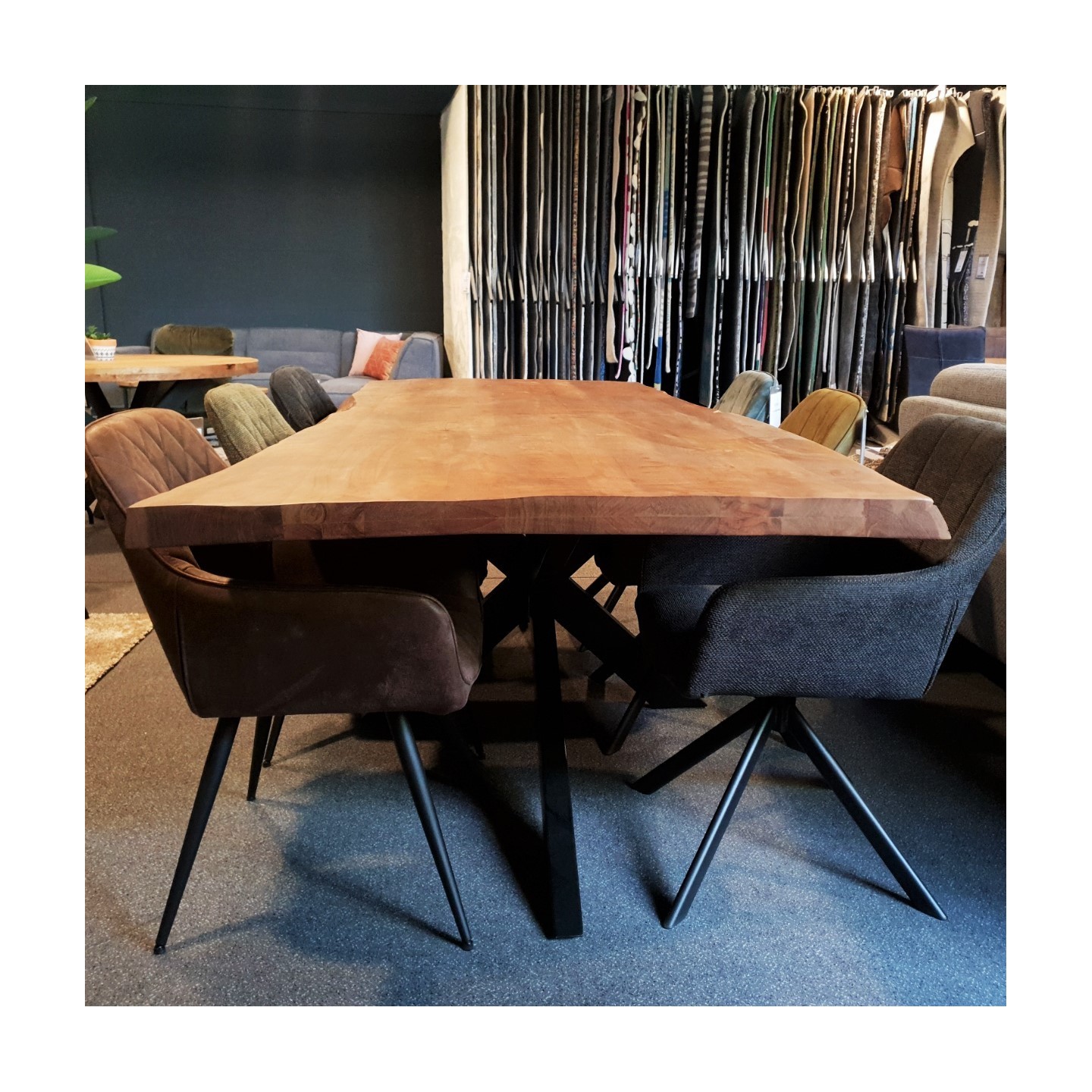 Eetkamertafel Anaconda | Bruin | Spinpoot | 240 x 100 cm