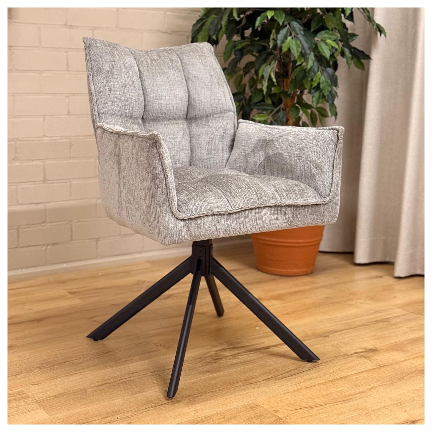 Eetkamerstoel Dynasty - Touch Light Grey 27 Metal black - 180 Draaibaar