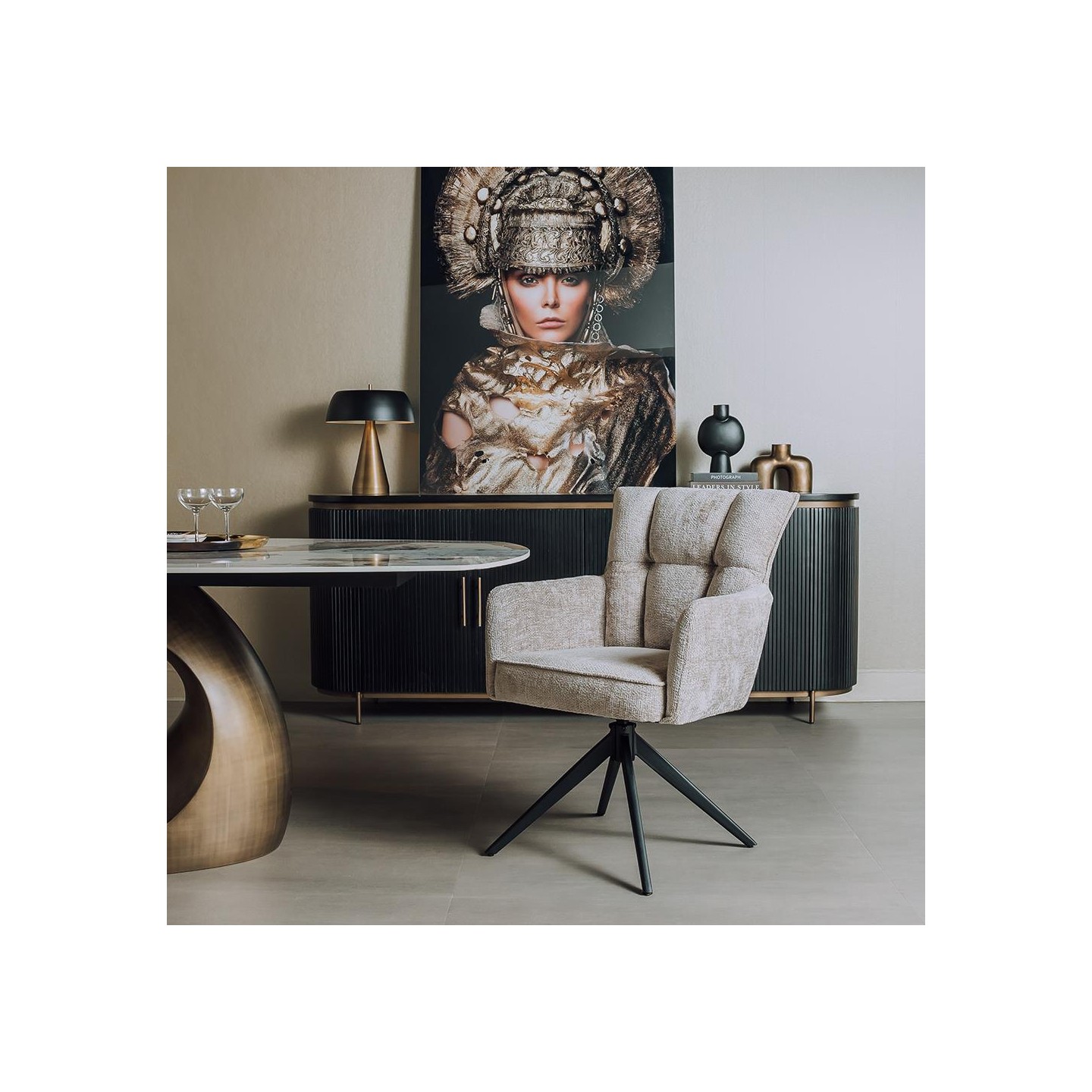 Eetkamerstoel Bardi | Met armleuning | Draaibaar | Haga Beige | Poot zwart